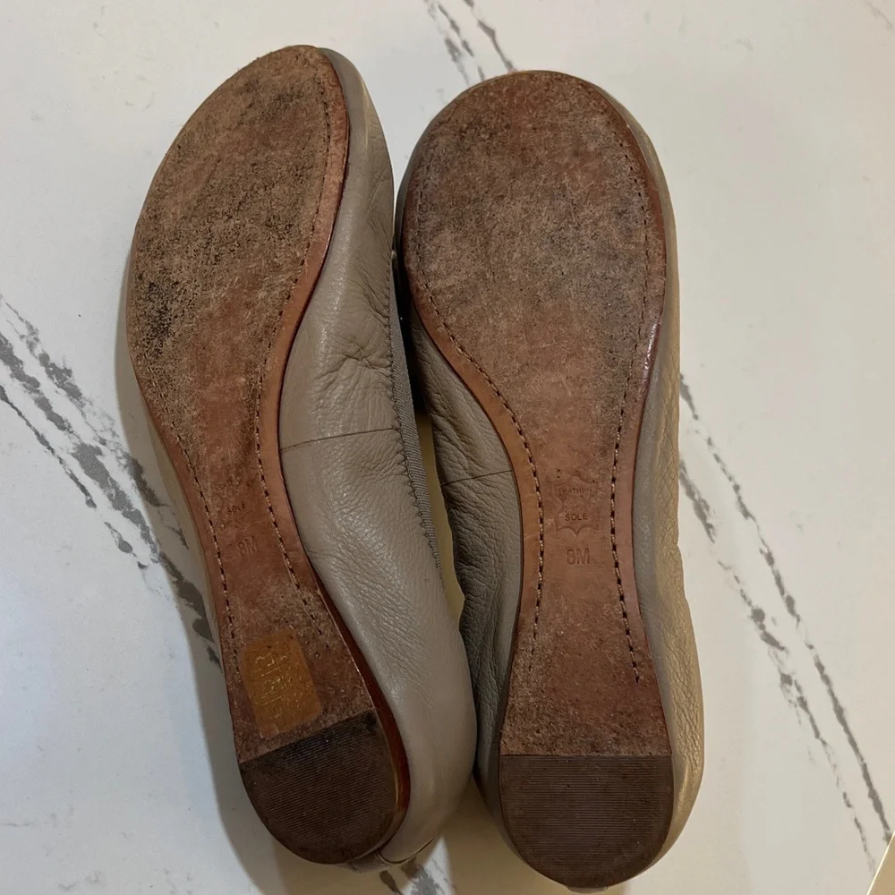 Tory Burch Women's Sand Caroline 2 Flats with Gold Logo size 8M